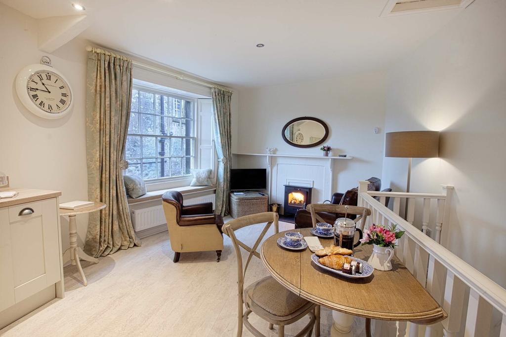 Linton Court Coach House Apartment Settle Room photo